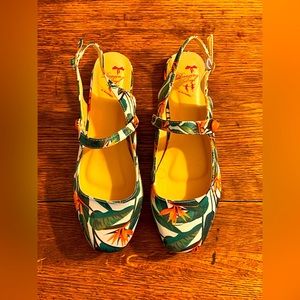 NWT Printed Mary Jane Flats